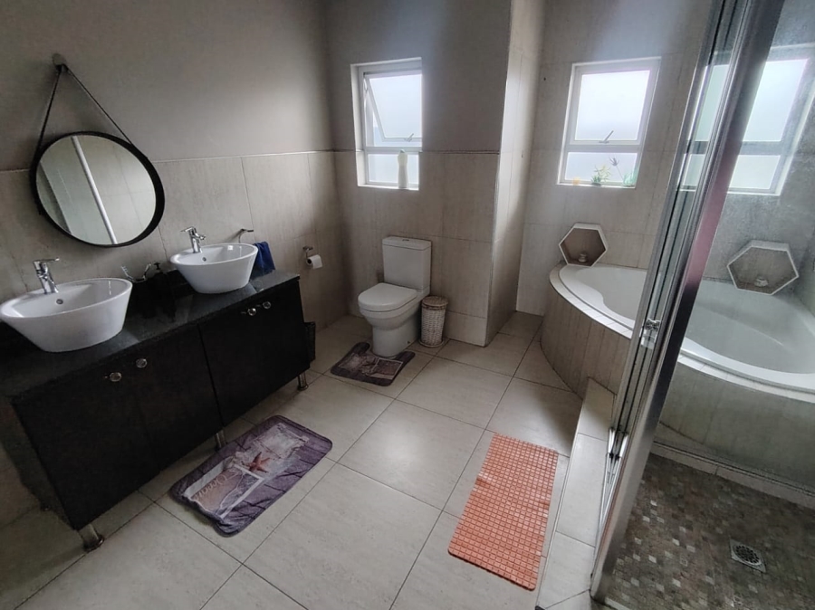 4 Bedroom Property for Sale in Nahoon Valley Park Eastern Cape